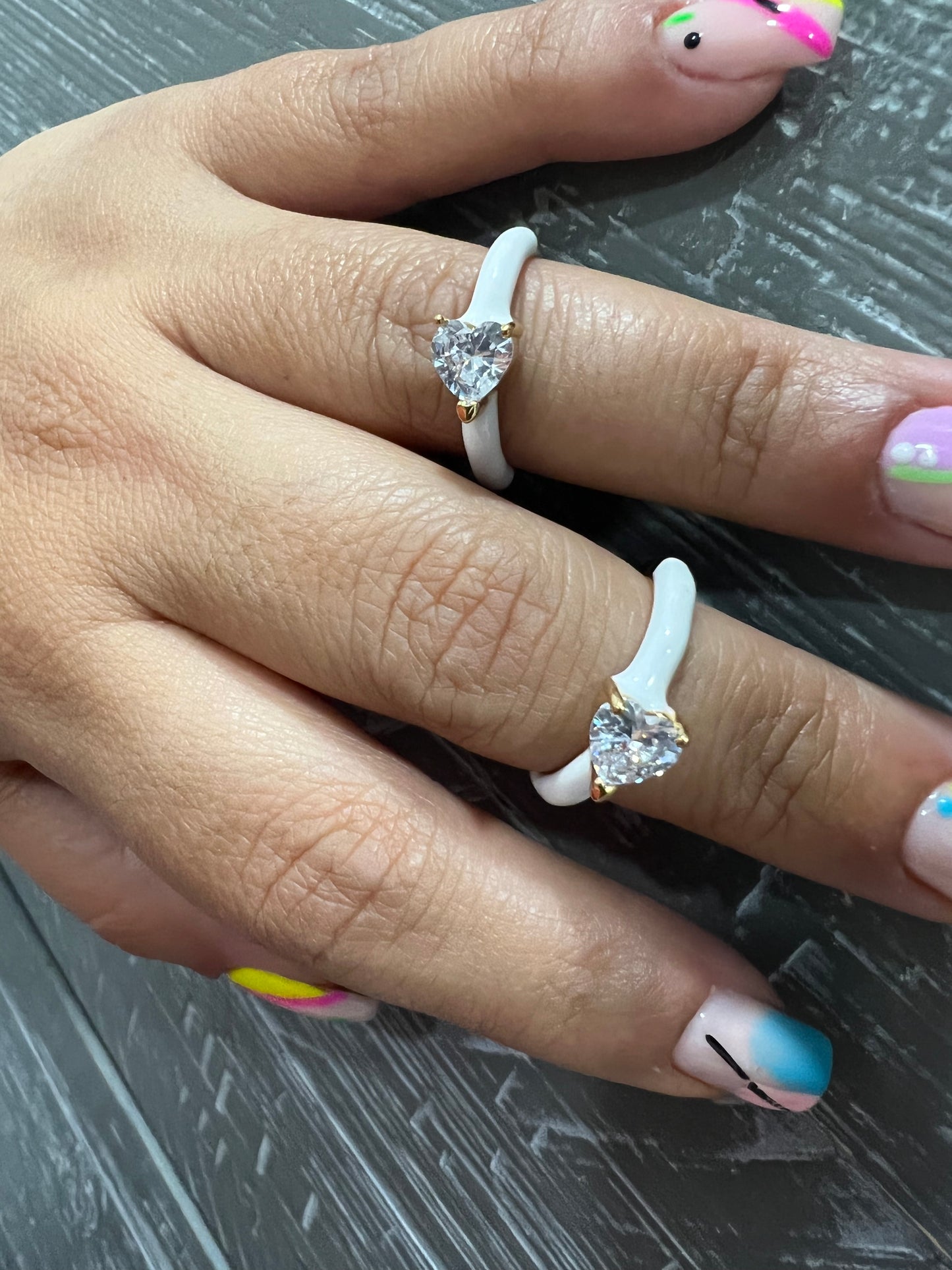 White band ring with heart shaped Rhinestone
